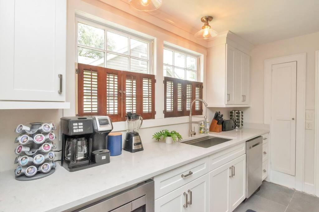 Stylish 3 Bedroom Home Close To Downtown Mobile Exterior foto