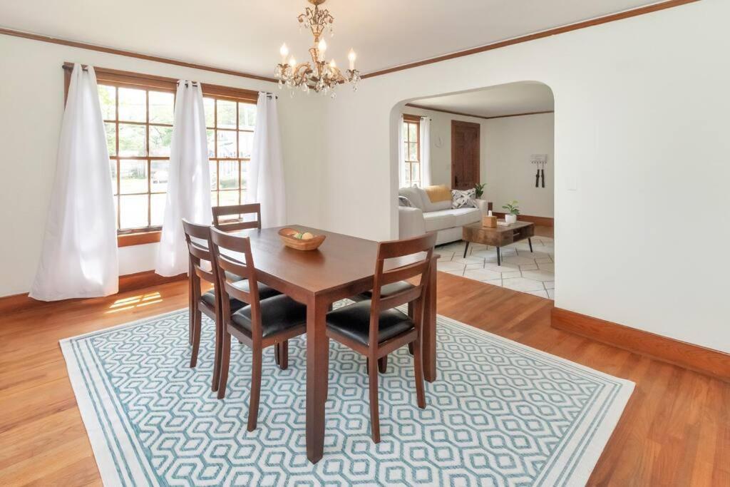 Stylish 3 Bedroom Home Close To Downtown Mobile Exterior foto