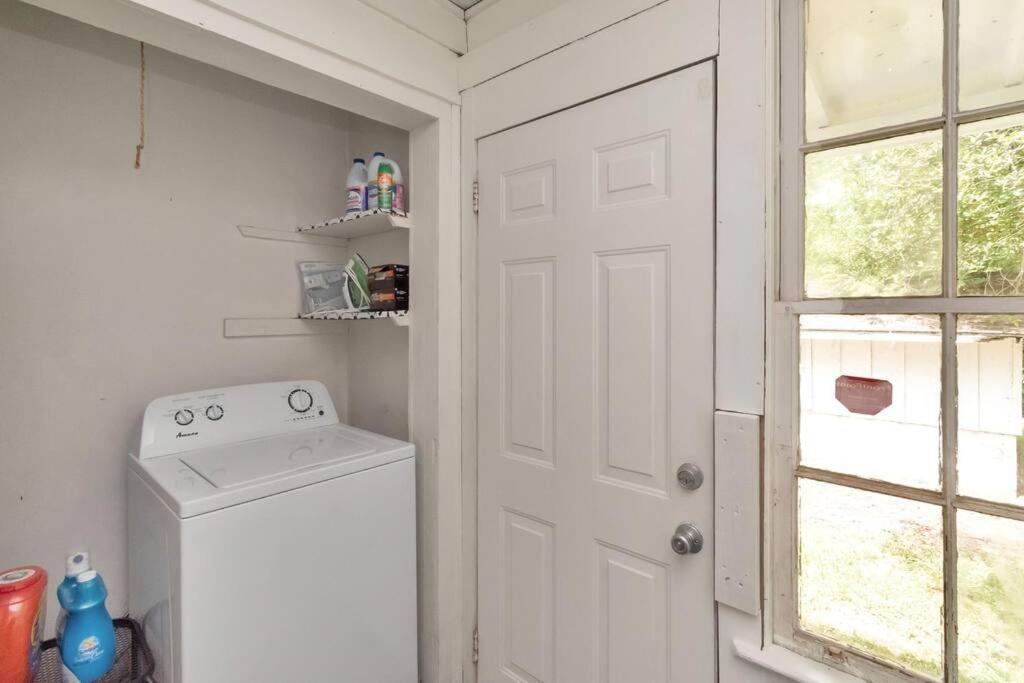 Stylish 3 Bedroom Home Close To Downtown Mobile Exterior foto